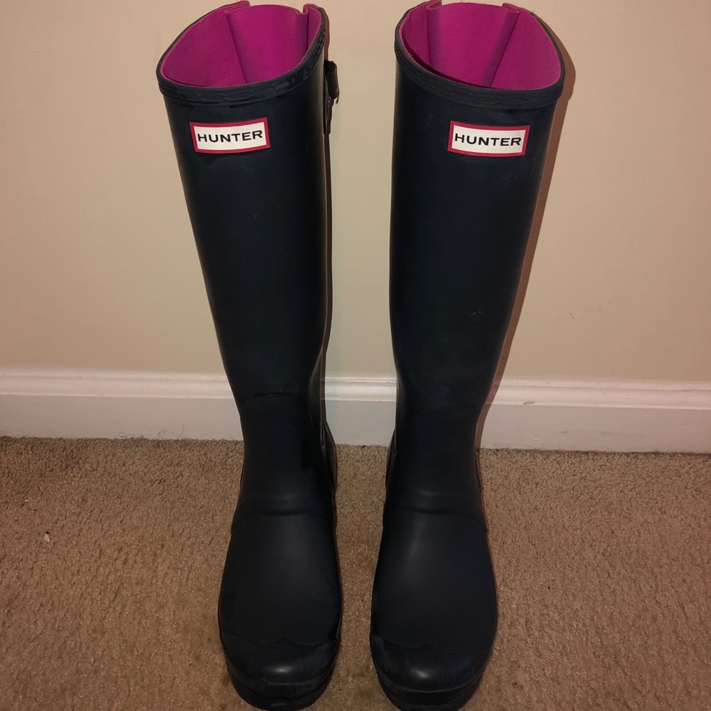Navy blue Hunter rain boots